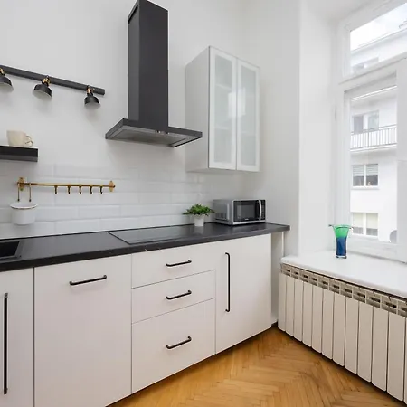 Apartment Tasteful Located Near Pge Narodowy By Renters Warschau